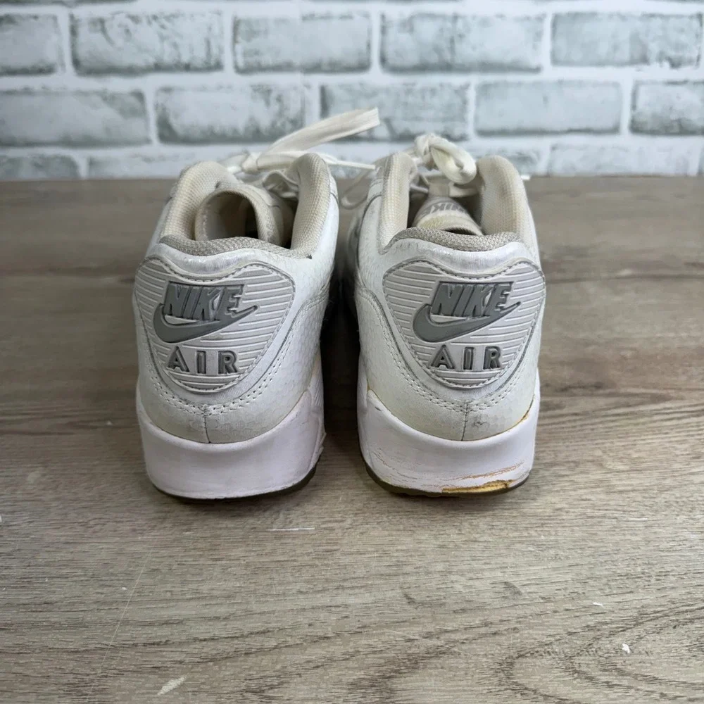 Nike Air Max 90 White Snakeskin Gum Sole Sneakers Size 10 Mens